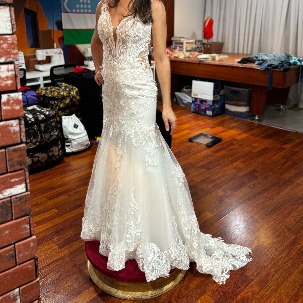 Elysee by Enzoani Henriette Mermaid Ivory Wedding Gown Size 4 - Picture 14 of 17